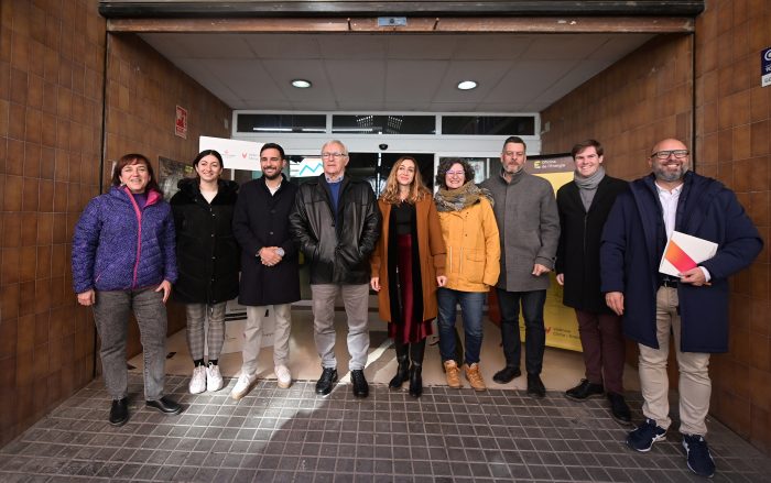 Fotografía de los asistentes al acto de apertura de la Oficina de l'Energia de Valencia